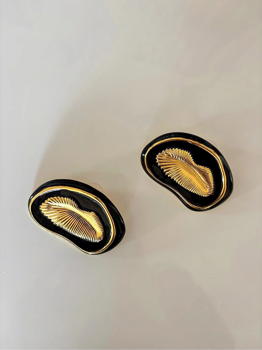 Black & Gold earings Set lips oversized vintage